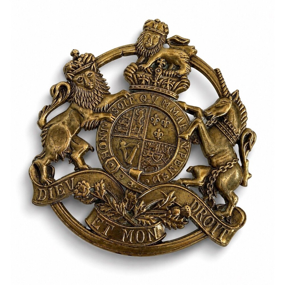 Vintage 1959 decorative British Royal Coat of Arms